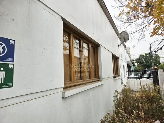 Casa Comercial En Ñuñoa - Buena Conectividad
