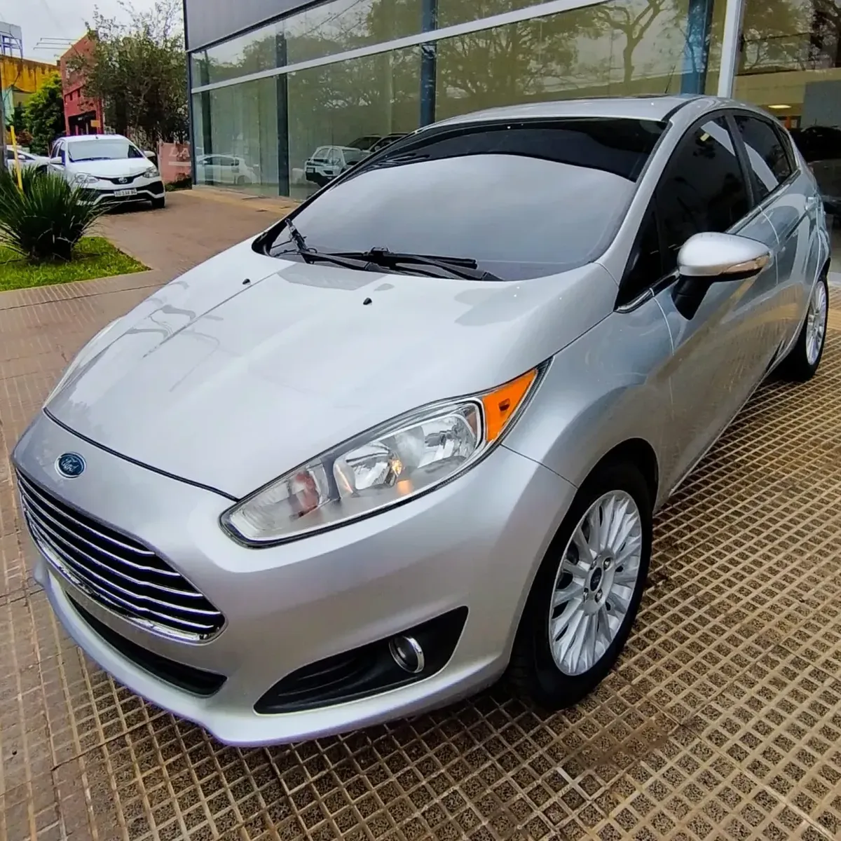 Ford Fiesta Kinetic 1.6 Design 120cv Titanium