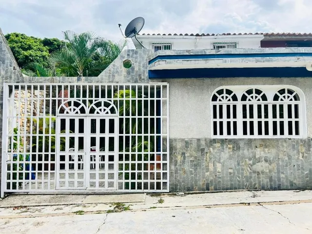 Se Vende Casa Calle Cerrada Semi Amoblada Valencia