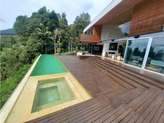 Venta Lujosa Casa En Poblado - Las Palmas, Piscina. Pedido Us 5.5m