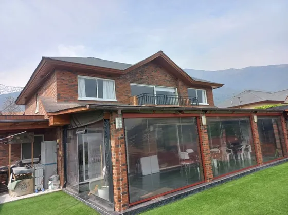 Hermosa Y Gran Casa Familiar Con Vista A Stgo 6d-8b-4e-pisc.