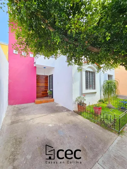 Casa De 4 Recámaras Y 2 Baños Completos En Villa De Álvarez