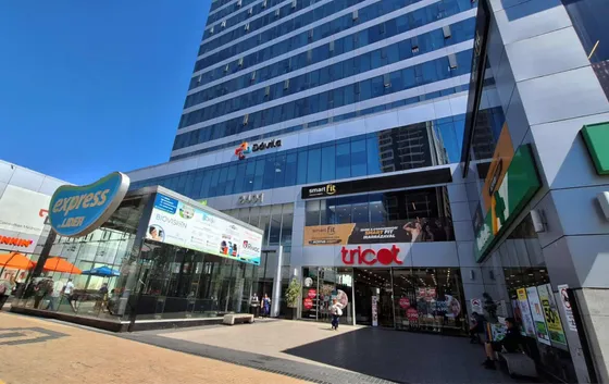 Oficina Con Estacionamiento Techado Edificio Céntrico Ñuñoa