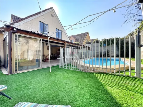 Casa En Venta De 4 Dorm. En Lo Barnechea