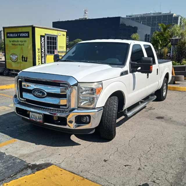 Ford F-250 Super Duty- Doble Cabina