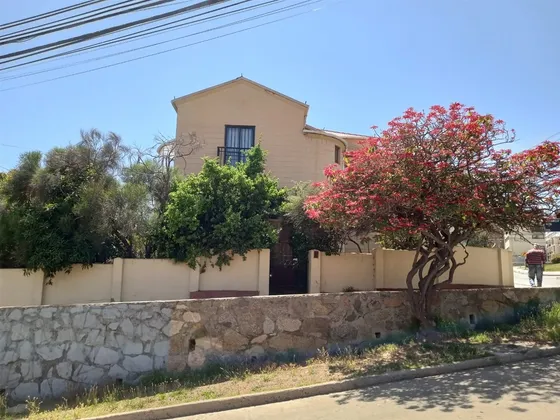 Casa En Venta De 7 Dorm. En Viña Del Mar