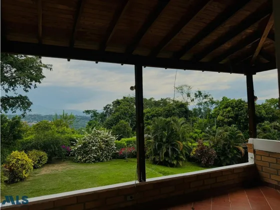 Finca Independiente En V. La Miranda Con Excelente...(mls#252449)