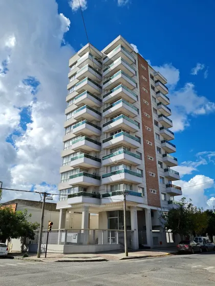 Monoambiente En Edificio Alerces Iv