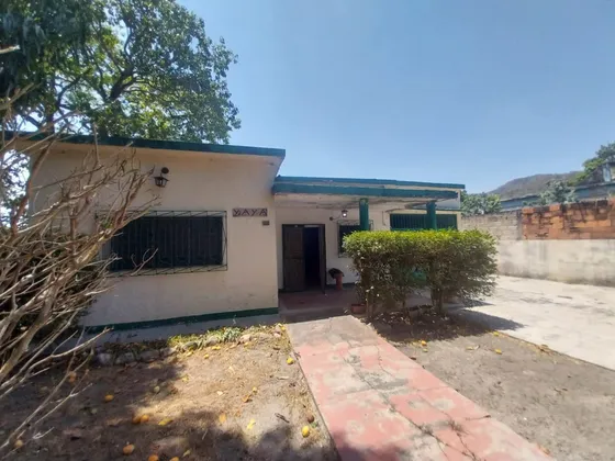 Venta De Amplia Casa Con Terreno Para Remodelar  Arteria Principal Del Limon Mic03