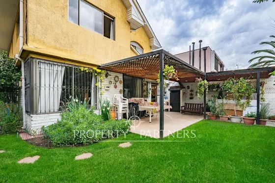 Excelente Y Acogedora Casa Familiar De 2 Pisos; Co...