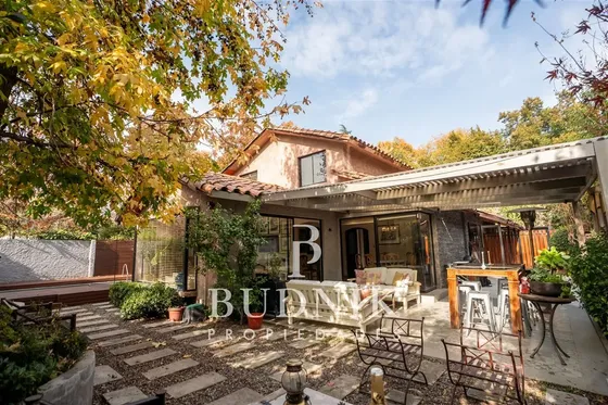 Casa Luminosa Con Piscina En Condominio, La Dehesa