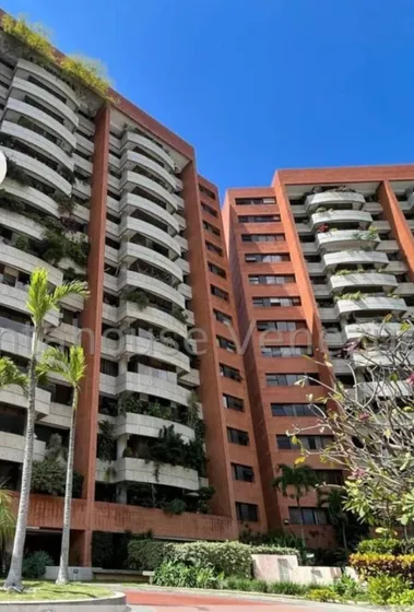 Elegancia Y Vistas Panorámicas En Los Dos Caminos: Apartamento En Venta 