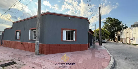 Casa Tipo Ph En Venta - B° San Martín 
