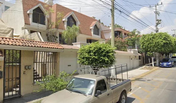 Gran Oportunidad De Inversion -casa En Loma Real Zapopan Jalisco  Crg