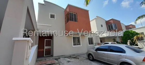 Casa En Venta  Urb Ciudad Roca, Ubicado En Barquisimeto, Codigo 2 5 1 6 1 8 1, Mildred, Te Presento En Venta Este Bello Twonhouse, Con Espacios Amplios Para Acondicionar Y Darle Ese Toque Personal