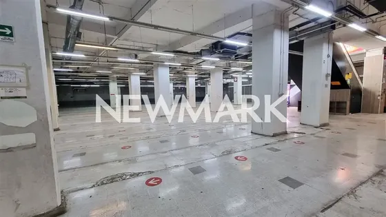 Tremendo Local Comercial En Arriendo En Los Dominicos!