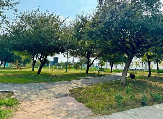  Fraccionamiento Con Acceso Controlado Y A Unos Minutos Del Aeropuerto