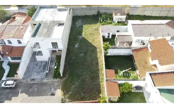 Terreno En La Urbanización La Segoviana
