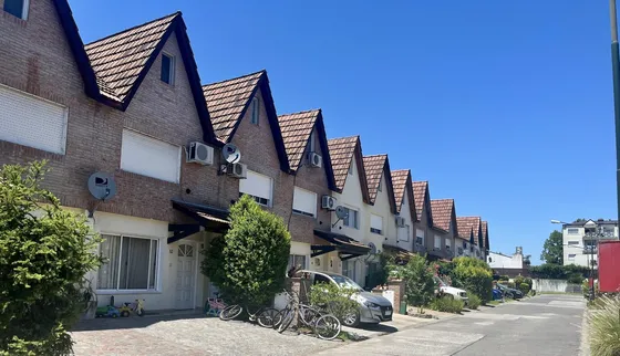 Triplex 4 Ambientes  En Pinar De Tigre