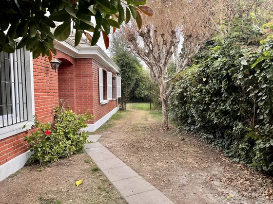 Casa En Pasaje Cerrado, Recién Remodelada, Piso Parquet