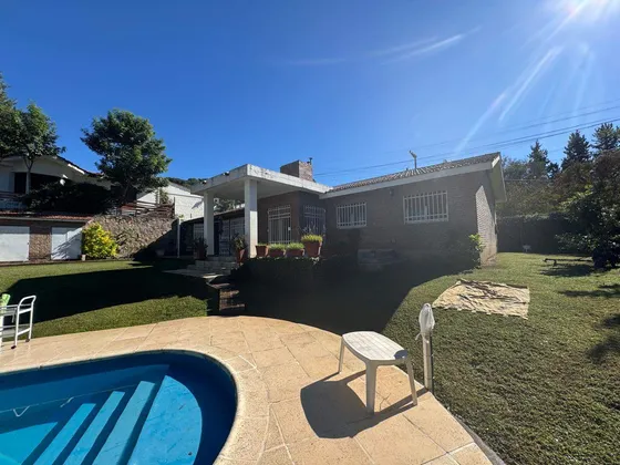 Rio Ceballos, Ñupora , Excelente Oportunidad,  Venta Casa 2 Dormitorios, Calefacción Central,  Con Cochera Y Piscina 