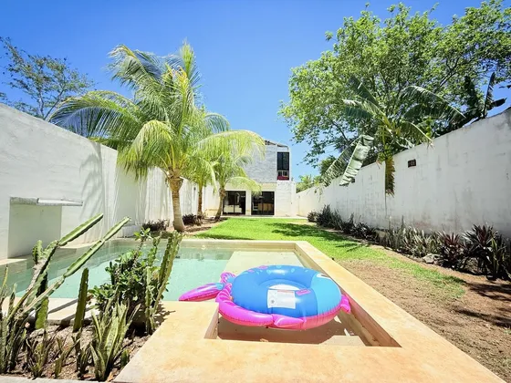 Casa Con Amplio Terreno En Chablekal, Merida En Venta