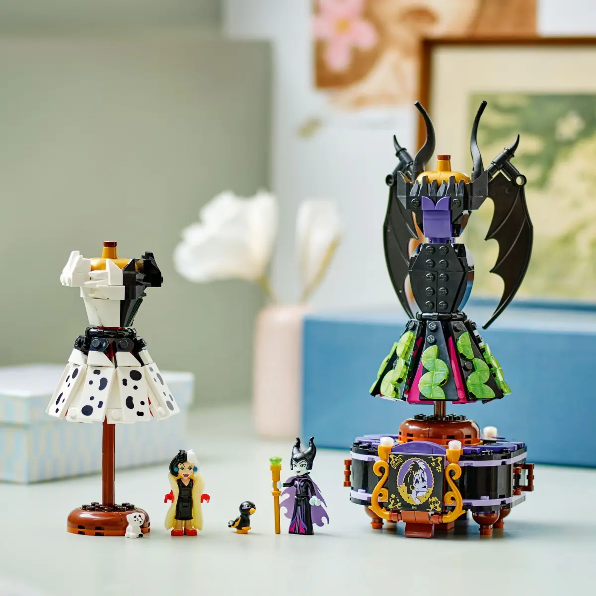 Maleficent's and Cruella de Vil's Dresses - 43262