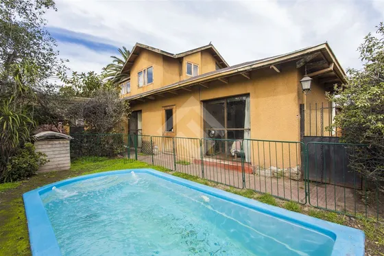 Casa En Arriendo De 6 Dorm. En Las Condes
