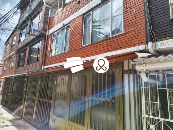 Invierte Inteligente En Engativa Casa Rentable De 3 Pisos,