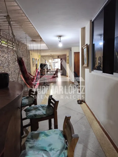 Ofrecemos En Venta Amplia Casa/terreno Ubicada En La Urbanización La Soledad, Maracay.