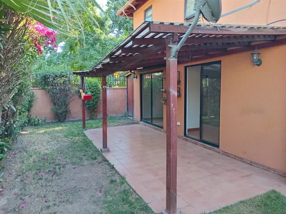 Casa En Venta De 5 Dorm. En Huechuraba