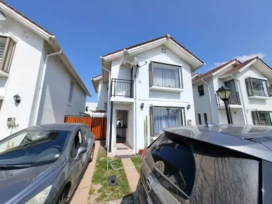 Casa 3 Dormitorios, Quincho, Condominio