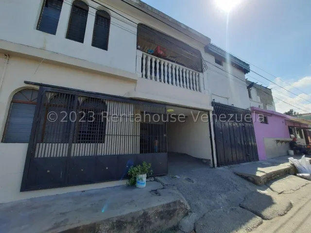 Amplia Y Conservada Casa En Venta Oeste De Barquisimeto. Calle 48 / 25-4088 As-ab