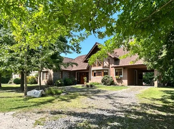Hermoso Chalet/casa En Venta En Barrio Parque Las Naciones. Oportunidad! Con Piscina. 