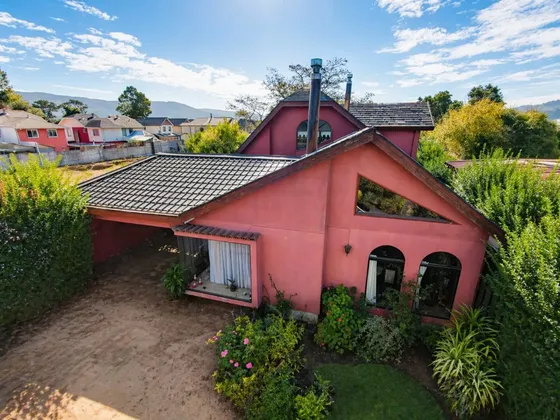 Amplia Casa Con Gran Jardín