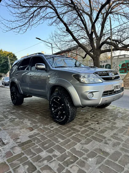 Toyota Hilux Sw4 3.0 Srv Cuero 4x4