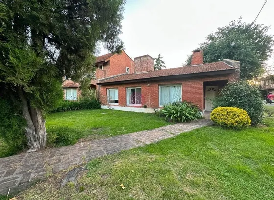 Casa  En Venta En Champagnat, Pilar, G.b.a. Zona Norte