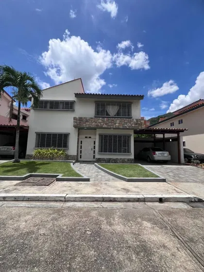 Annic Coronado Vende Hermosa Casa En La Urb. Mañongo Naguanagua 331039