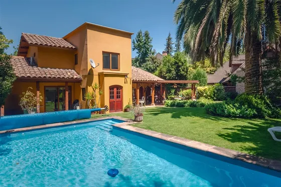 Casa En Venta De 3 Dorm. En Lo Barnechea