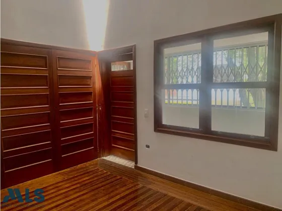 Casa Con Arquitectura Tradicional En Medellín.(mls#249741)