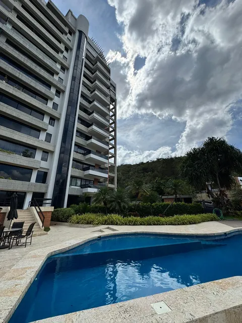 Apartamento En Venta O Alquiler Ubicado En La Exclusiva Zona  Altos De Guataparo Res. La Defense. Seguridad, Planta Eléctrica 100%, Pozo Propio,  (mer)