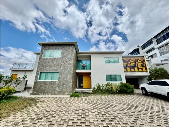 Se Vende Casa 700m2 3h+anexo/20p Cumbres De Curumo
