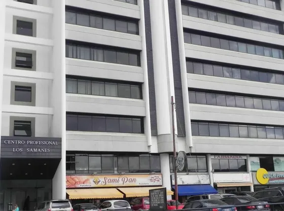 Oficina En Centro Profesional Los Samanes