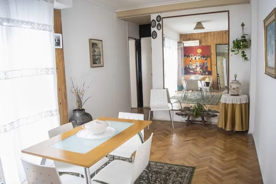 Departamento De 2 Ambientes En Primer Piso Por Escalera En Alquiler, En Belgrano.