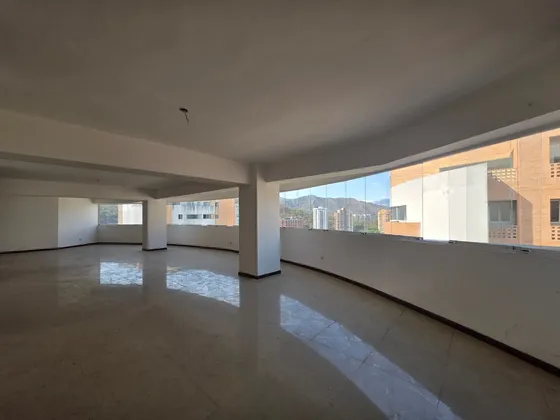 En Venta Penthouse Duplex De 433mts2 En El Edificio Chelsea Court Urbanización El Parral Valencia Estado Carabobo /emer