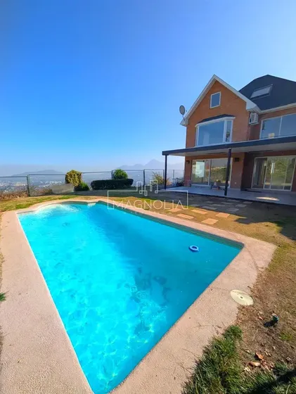 Casa En Venta De 3 Pisos. Lo Barnechea