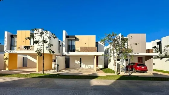 Casa En Venta En Privada Macora, Altabrisa Merida.