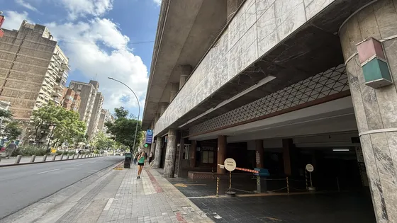 Venta Cochera Amplia Sobre Boulevard Chacabuco Centro