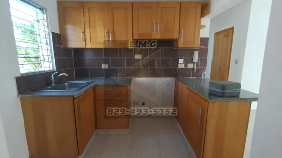 2do Piso En La Calle 10 De Gurabo Apartamento Amplio