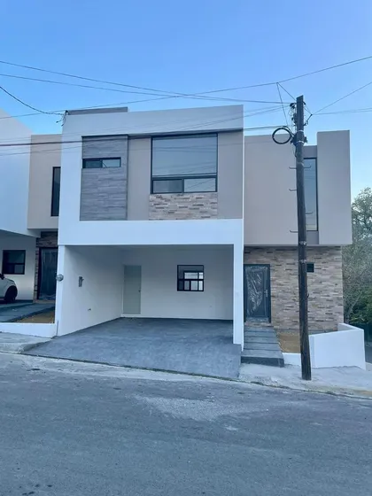Colonia Villa Las Fuentes Excelente Ubicación En Esquina Y A 60 Mts Del Parque Con Fácil Acceso A Avenidas Principales.